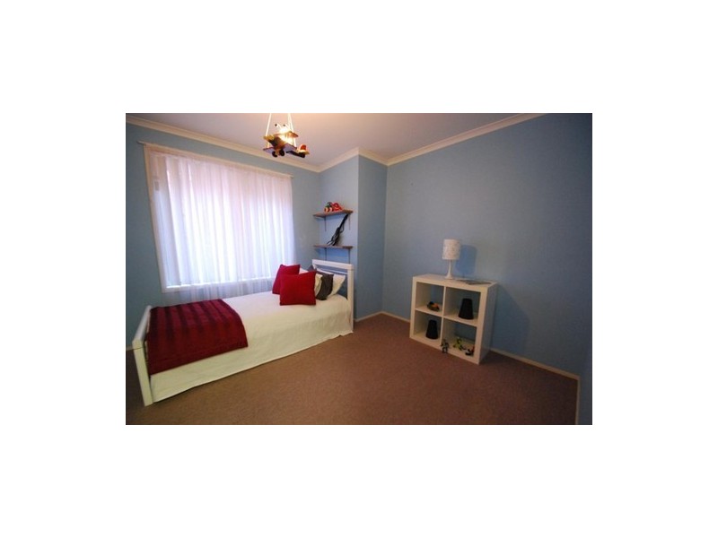 4 Padthaway Court, Woodcroft SA 5162