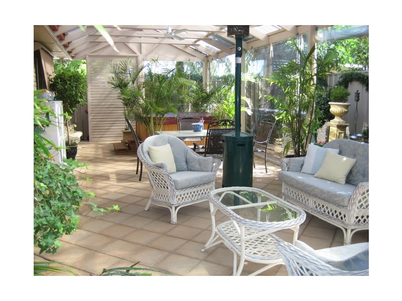 41 Dorrien Ave, Woodcroft SA 5162