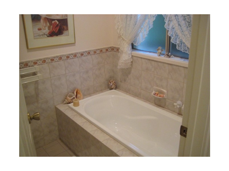 41 Dorrien Ave, Woodcroft SA 5162