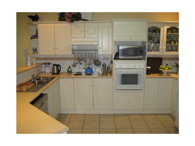 41 Dorrien Ave, Woodcroft SA 5162