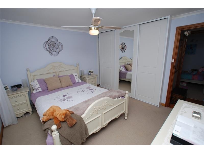 1 Thermopylae Court, Hallett Cove SA 5158