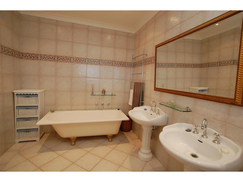 26 Highfield Drive, Aberfoyle Park SA 5159