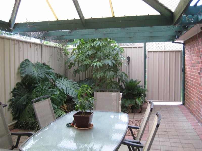4 Esther Dr, Woodcroft SA 5162