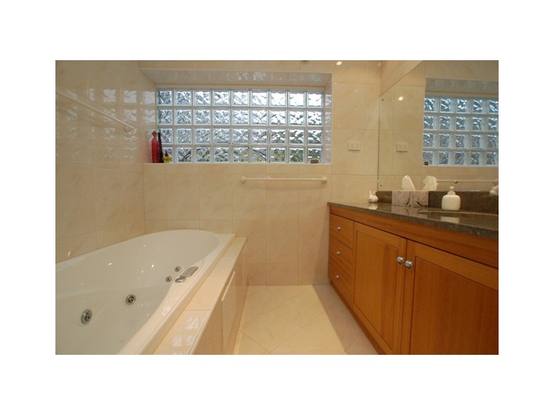 27 Tolcairn Crescent, Flagstaff Hill SA 5159