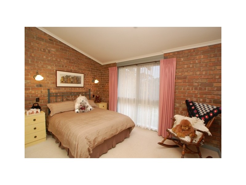 27 Tolcairn Crescent, Flagstaff Hill SA 5159