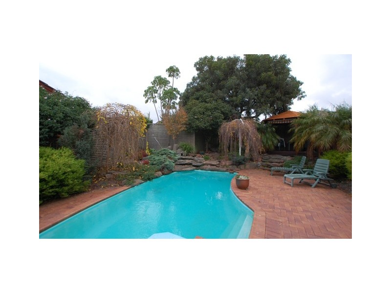 27 Tolcairn Crescent, Flagstaff Hill SA 5159