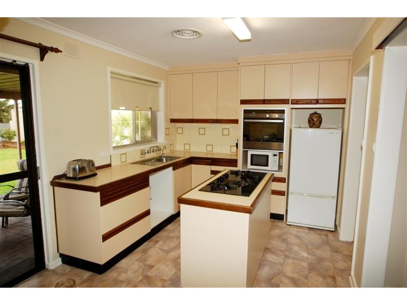 42 Malbanda Avenue, Para Vista SA 5093