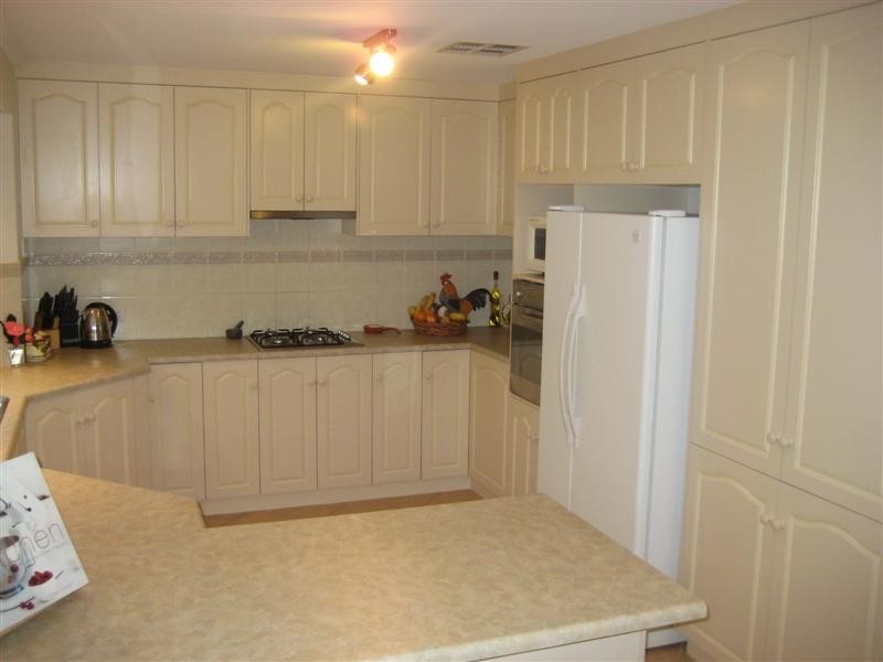 19 Forest Dr, Happy Valley SA 5159