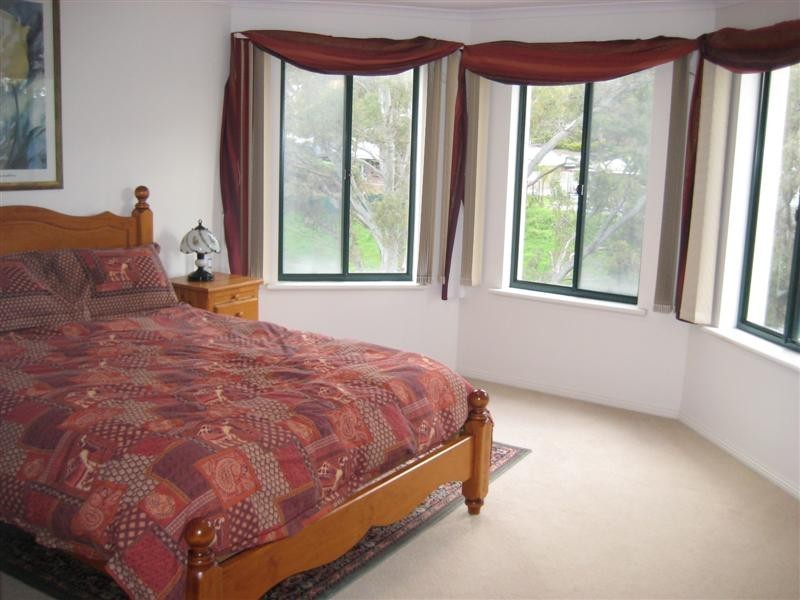 19 Forest Dr, Happy Valley SA 5159