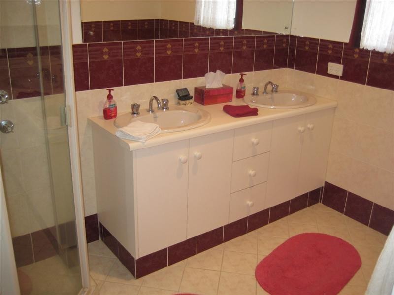 19 Forest Dr, Happy Valley SA 5159