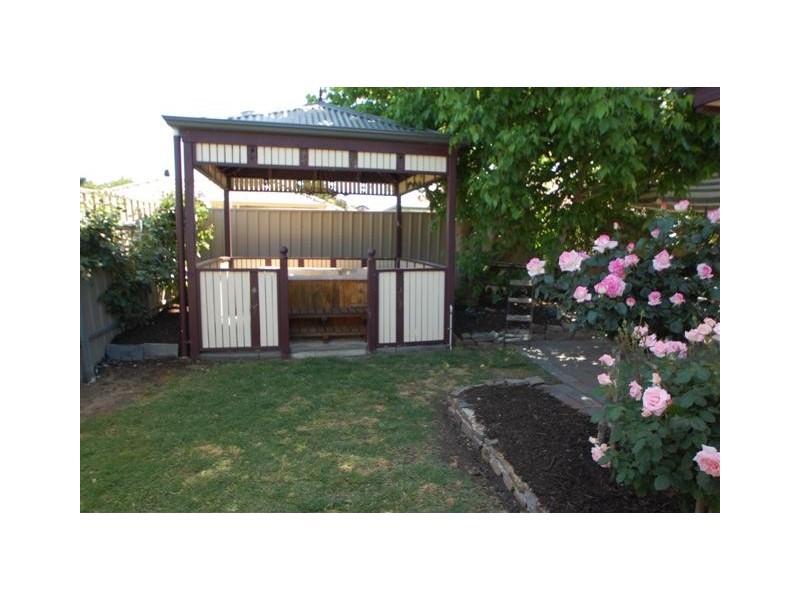 4 Mildara Close, Woodcroft SA 5162