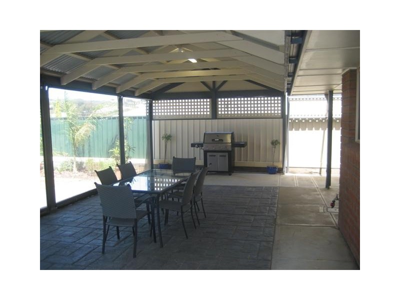 2 Dorita Court, Woodcroft SA 5162