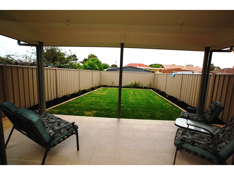 21 Burton Avenue, Park Holme SA 5043