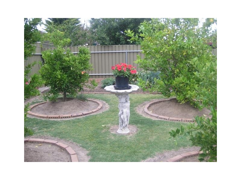 82 Fraser Ave, Happy Valley SA 5159