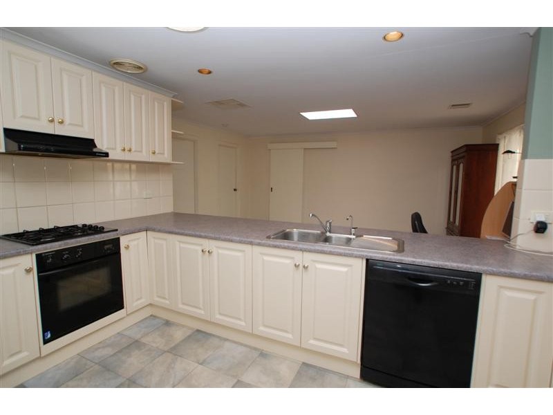 5 Rubin Crescent, Happy Valley SA 5159