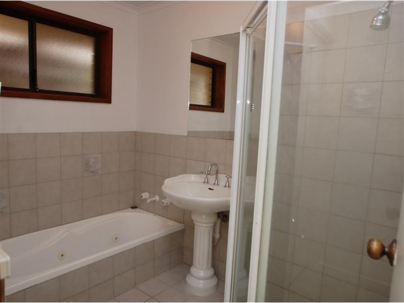 5 Rubin Crescent, Happy Valley SA 5159