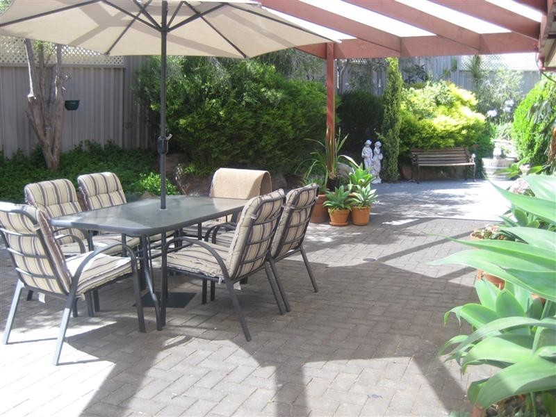 36 Dorrien Ave, Woodcroft SA 5162