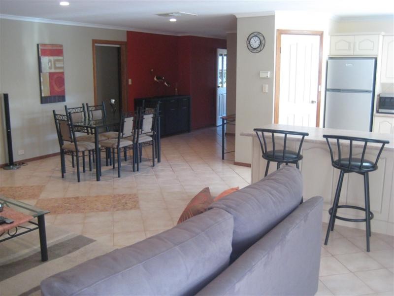 36 Dorrien Ave, Woodcroft SA 5162
