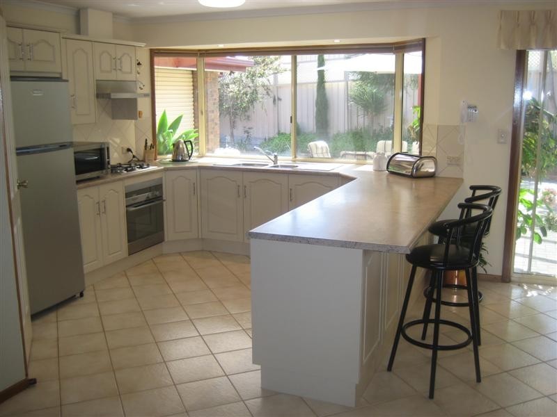 36 Dorrien Ave, Woodcroft SA 5162