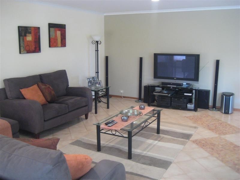 36 Dorrien Ave, Woodcroft SA 5162