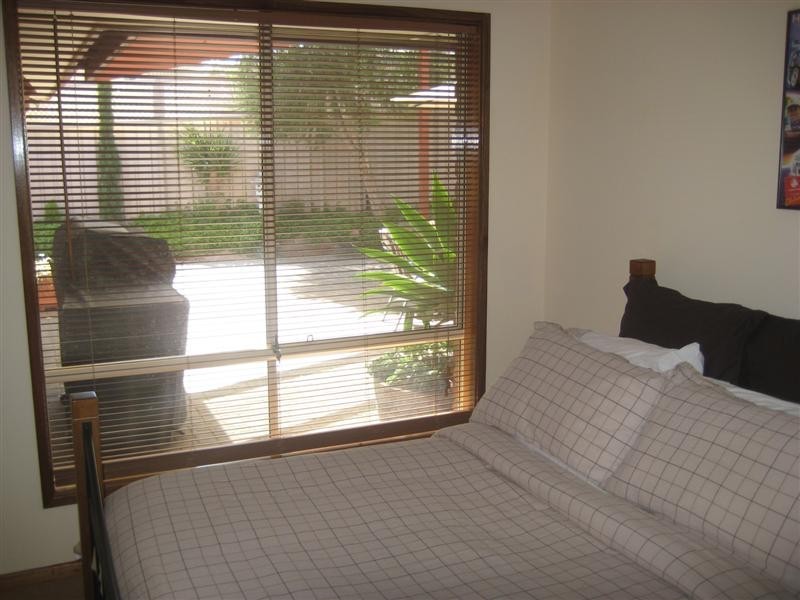 36 Dorrien Ave, Woodcroft SA 5162