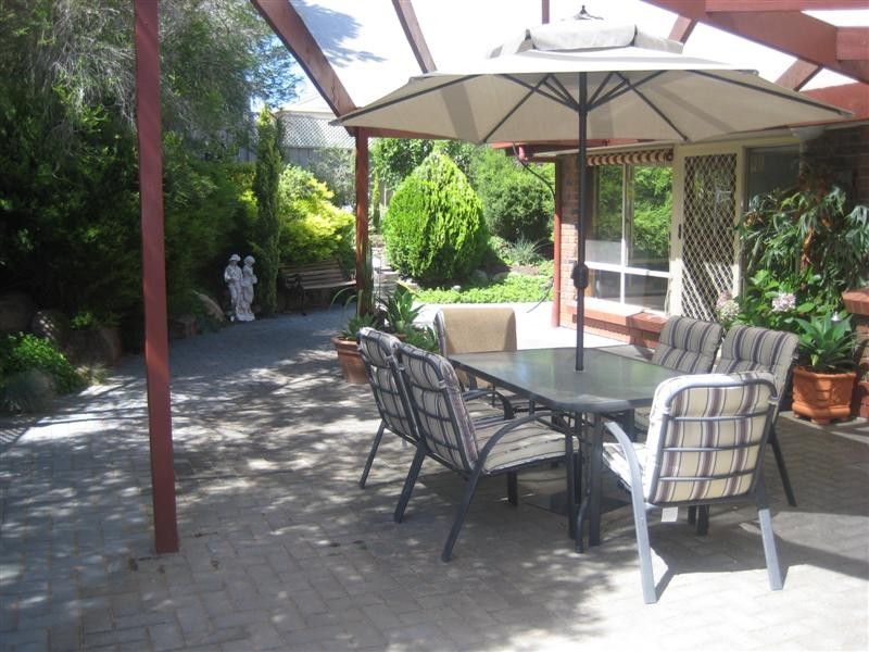 36 Dorrien Ave, Woodcroft SA 5162