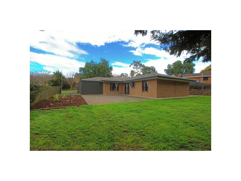 15 Chifley Crescent, Trott Park SA 5158