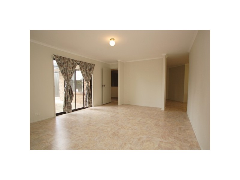 15 Chifley Crescent, Trott Park SA 5158