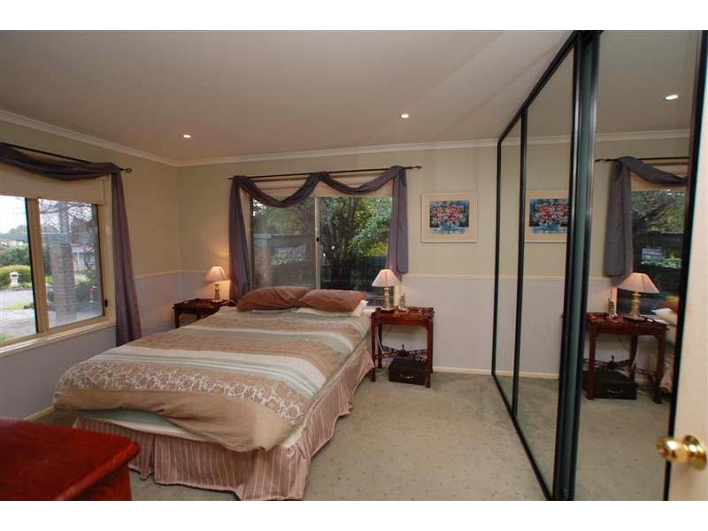17 Dew Street, Aberfoyle Park SA 5159