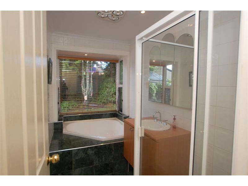 17 Dew Street, Aberfoyle Park SA 5159