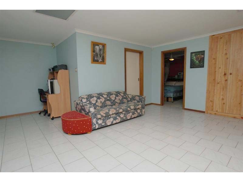 28 Sherwood Ave, Happy Valley SA 5159