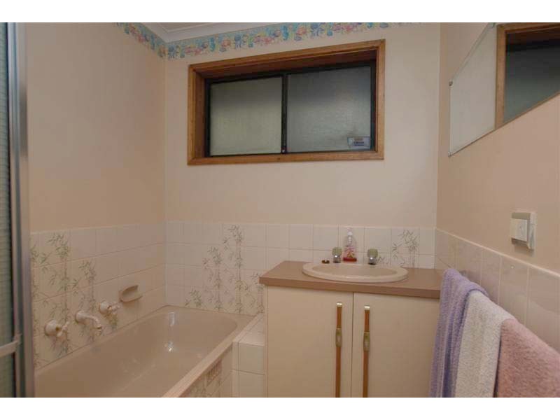 28 Sherwood Ave, Happy Valley SA 5159