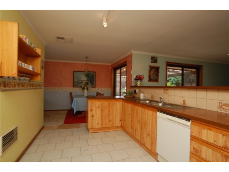 28 Sherwood Ave, Happy Valley SA 5159