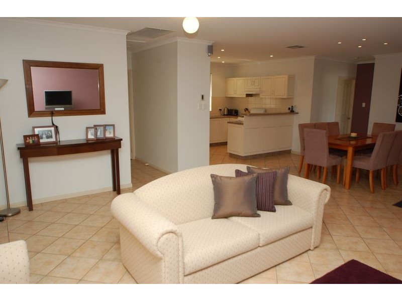 18 Wood Street, Ascot Park SA 5043