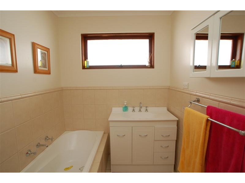 24 Garnet Crescent, Flagstaff Hill SA 5159
