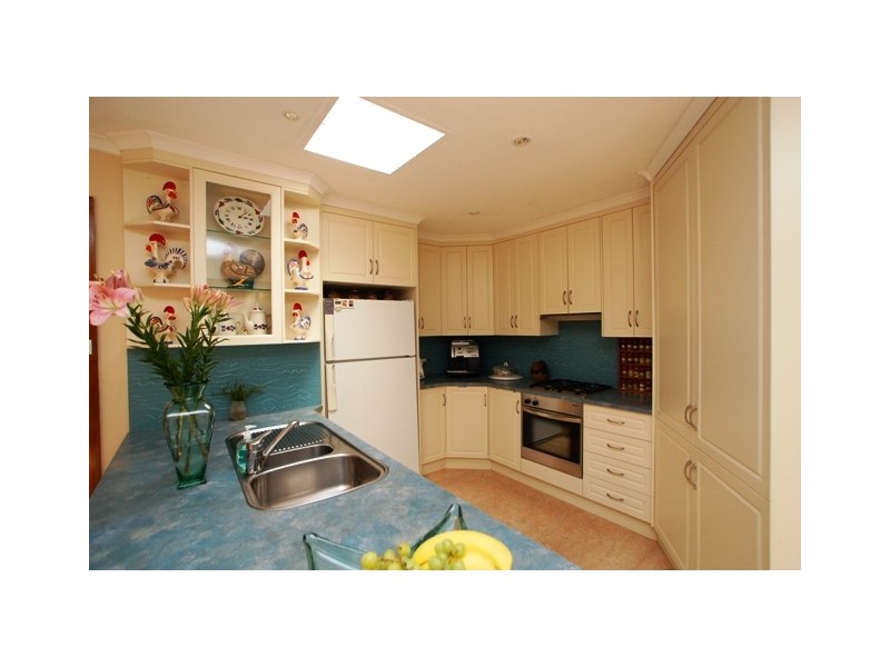 15 Jade Cres, Aberfoyle Park SA 5159