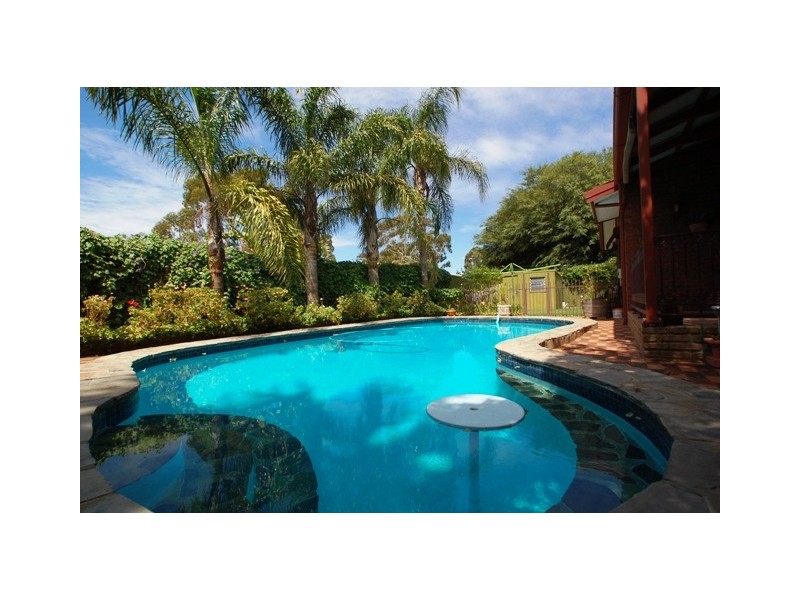 15 Jade Cres, Aberfoyle Park SA 5159