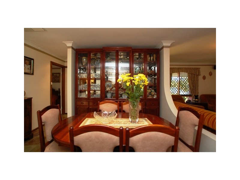 15 Jade Cres, Aberfoyle Park SA 5159