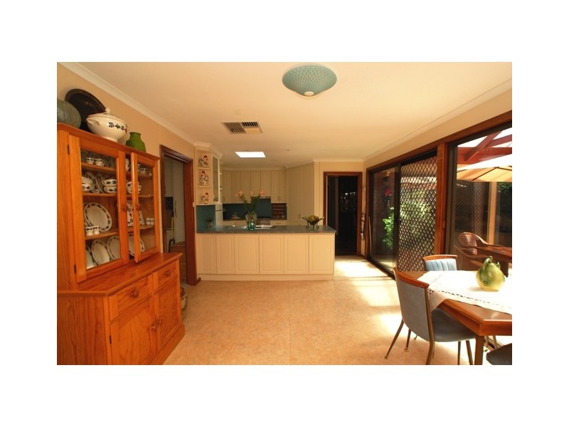 15 Jade Cres, Aberfoyle Park SA 5159