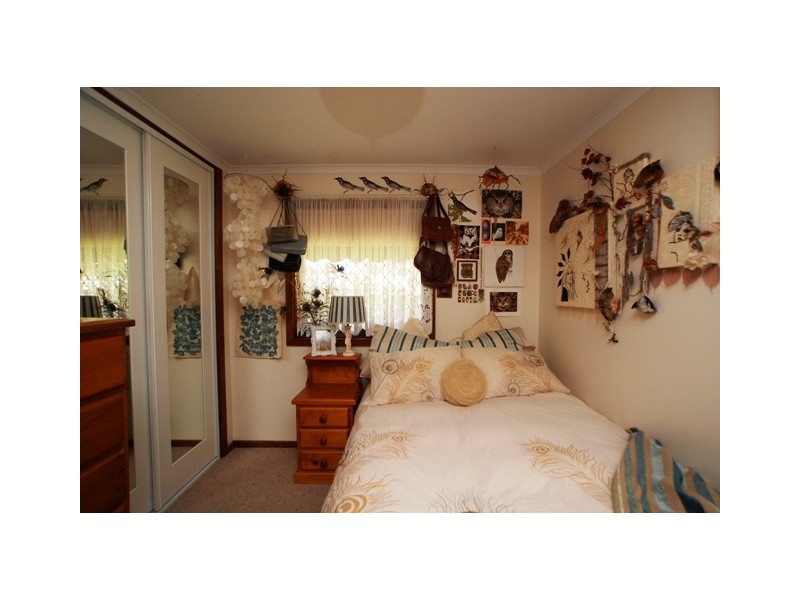 15 Jade Cres, Aberfoyle Park SA 5159