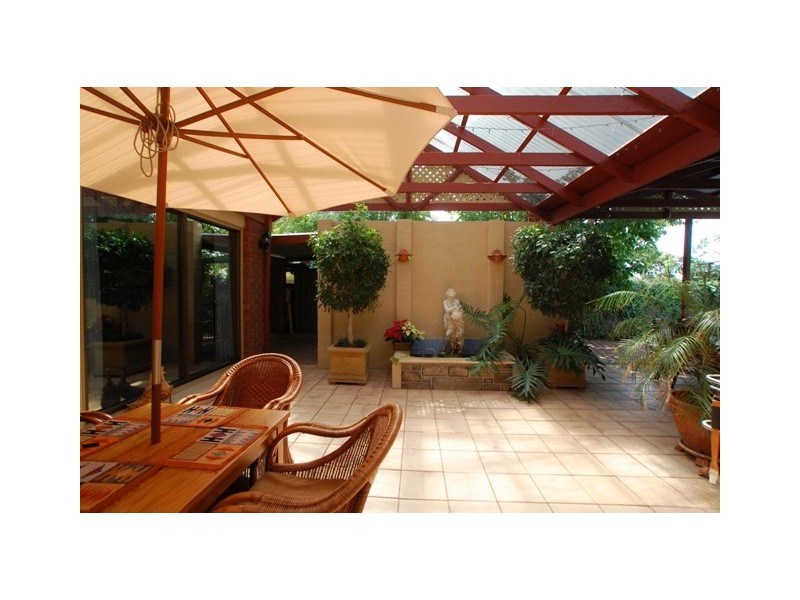 15 Jade Cres, Aberfoyle Park SA 5159