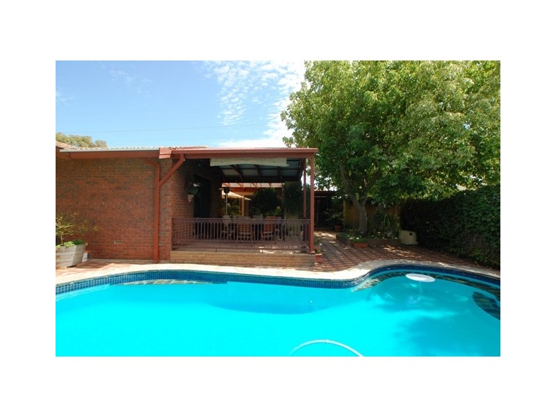 15 Jade Cres, Aberfoyle Park SA 5159