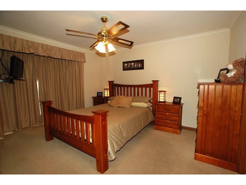 40 Knox Drive, Woodcroft SA 5162