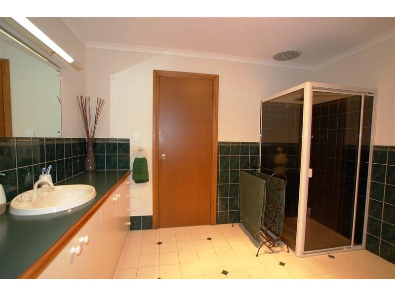 40 Knox Drive, Woodcroft SA 5162