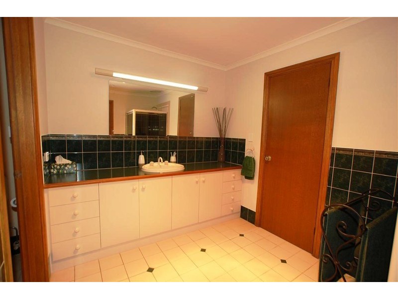 40 Knox Drive, Woodcroft SA 5162