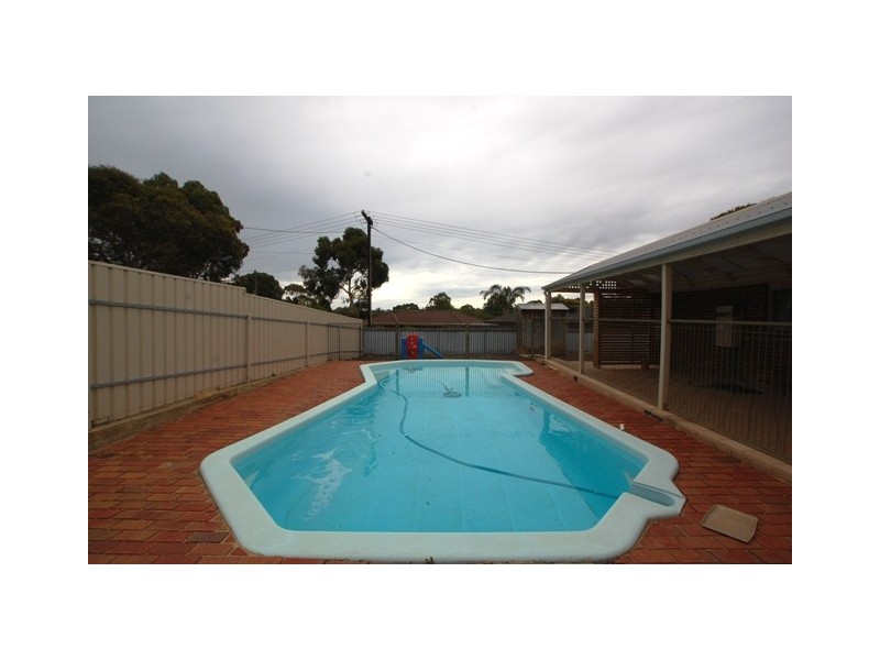 11 Calomba Crescent, Happy Valley SA 5159