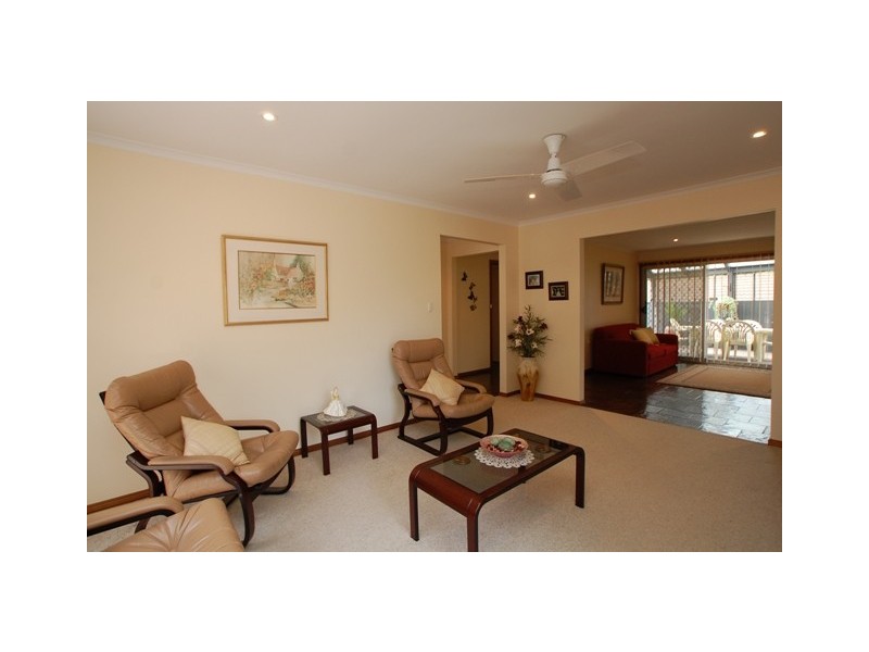 2 Sheoak Crescent, Aberfoyle Park SA 5159