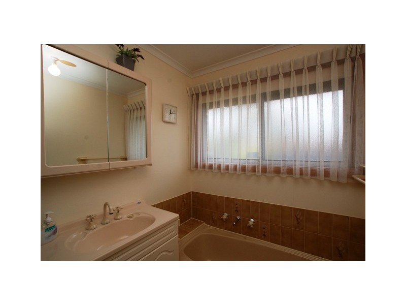 2 Sheoak Crescent, Aberfoyle Park SA 5159