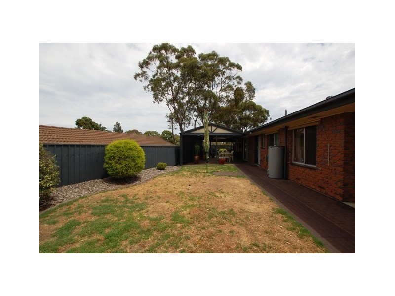 2 Sheoak Crescent, Aberfoyle Park SA 5159