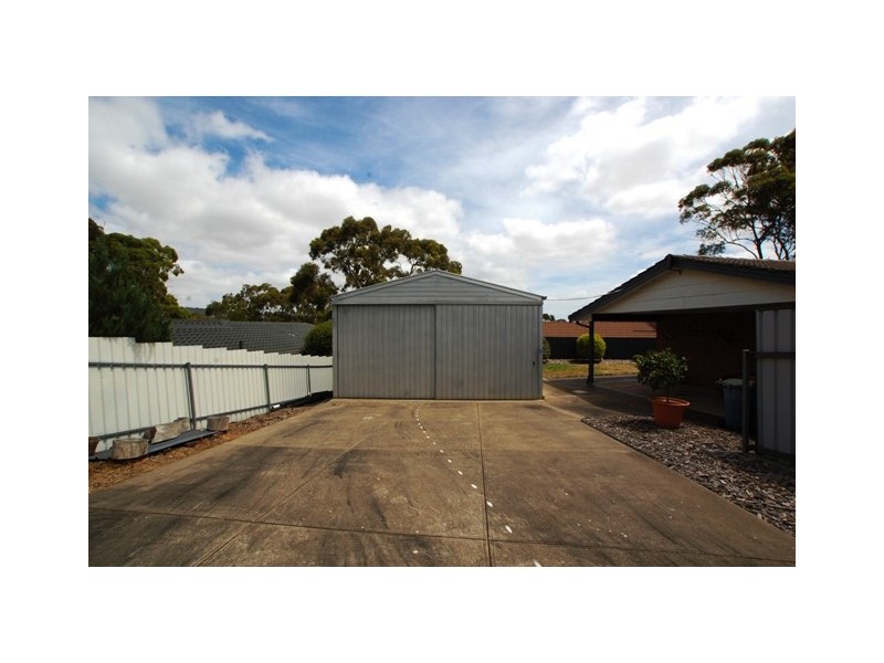 2 Sheoak Crescent, Aberfoyle Park SA 5159